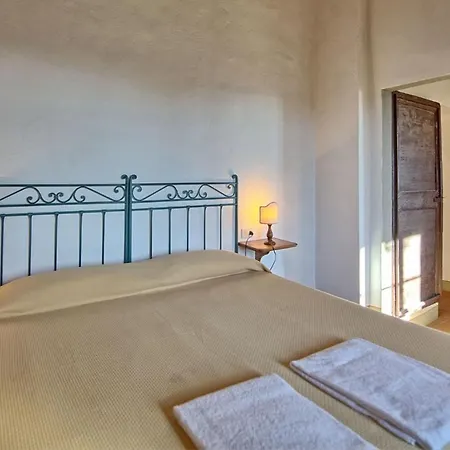 Apartment Ponte A Ema Sleeps 4 T241480
